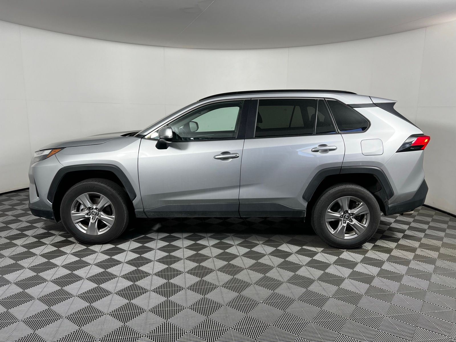 2022 Toyota RAV4 XLE 8