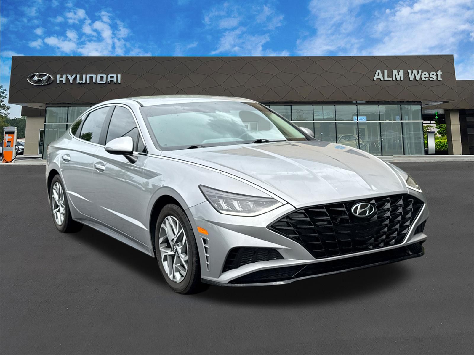 Used 2023 Silver Hyundai SEL image 3
