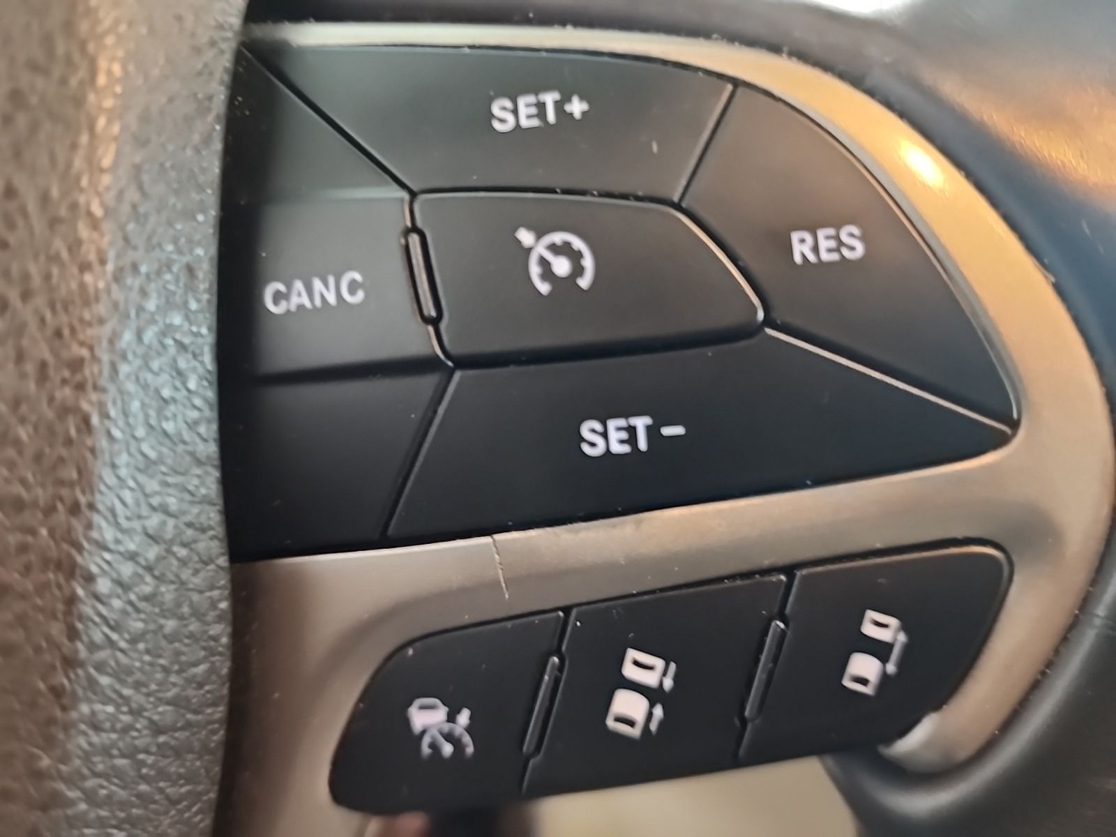 Used 2014 Bright White Clearcoat Jeep Overland image 18