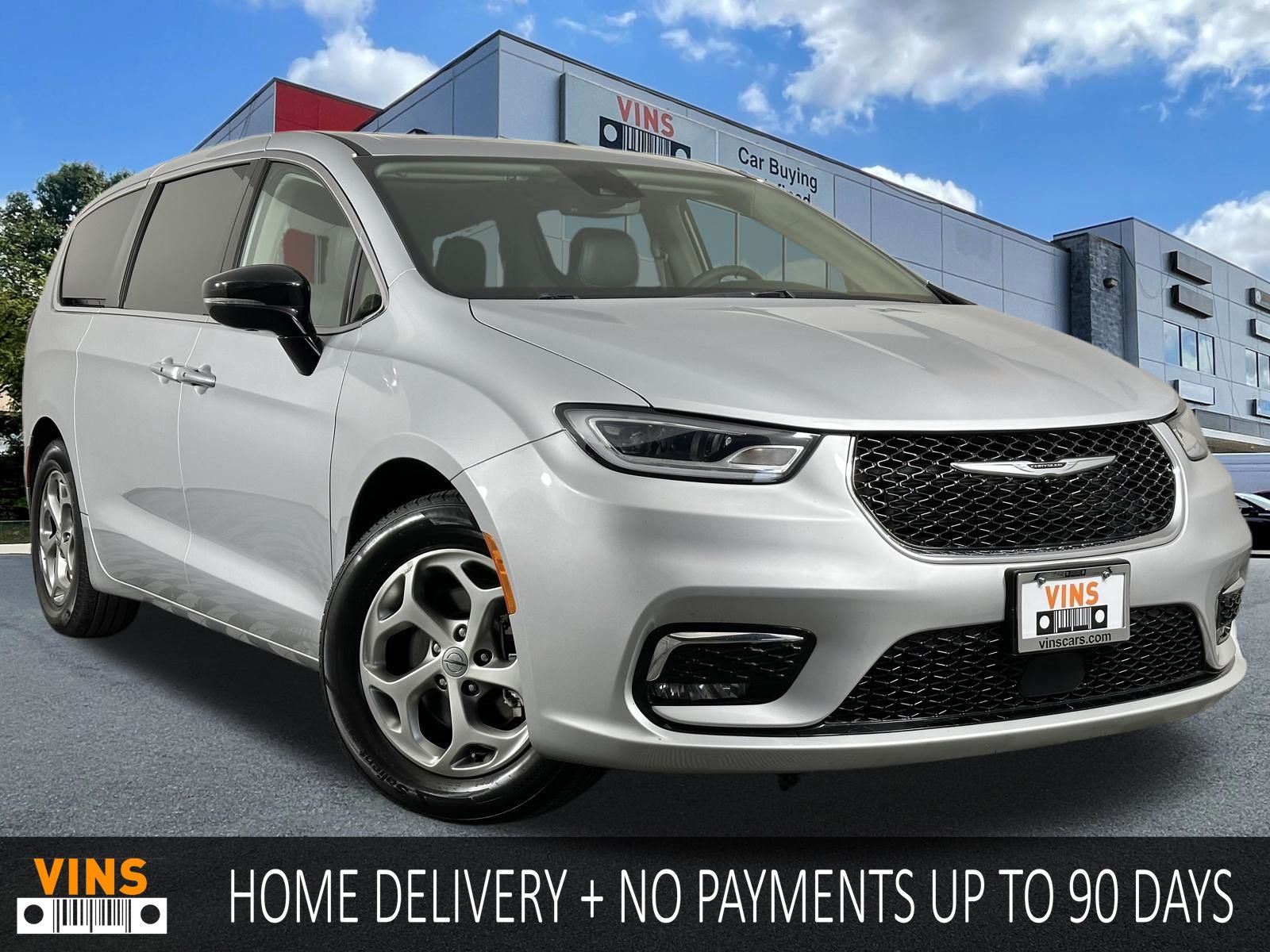2024 Chrysler Pacifica Limited's photo