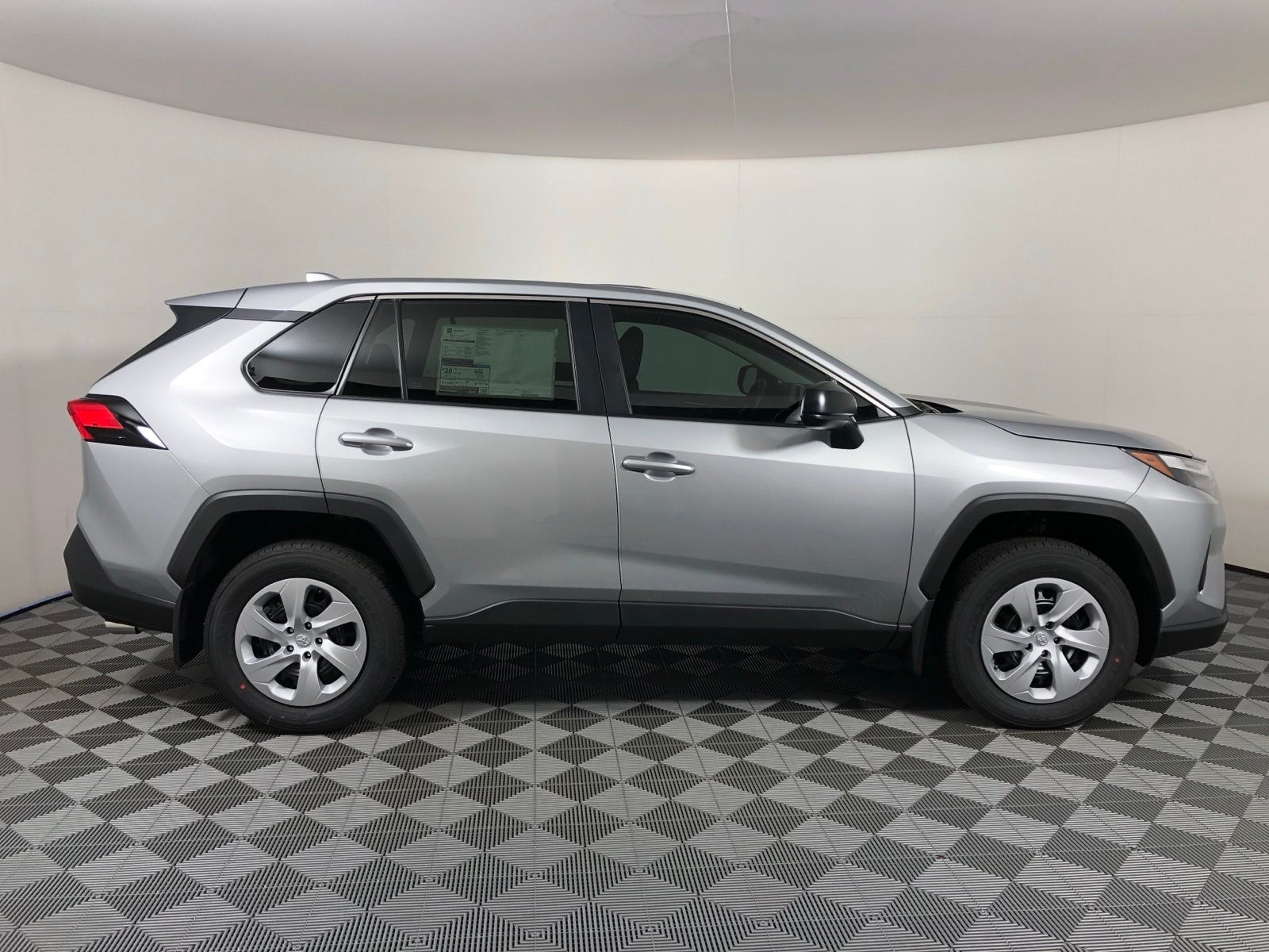 2025 Toyota RAV4 LE 4