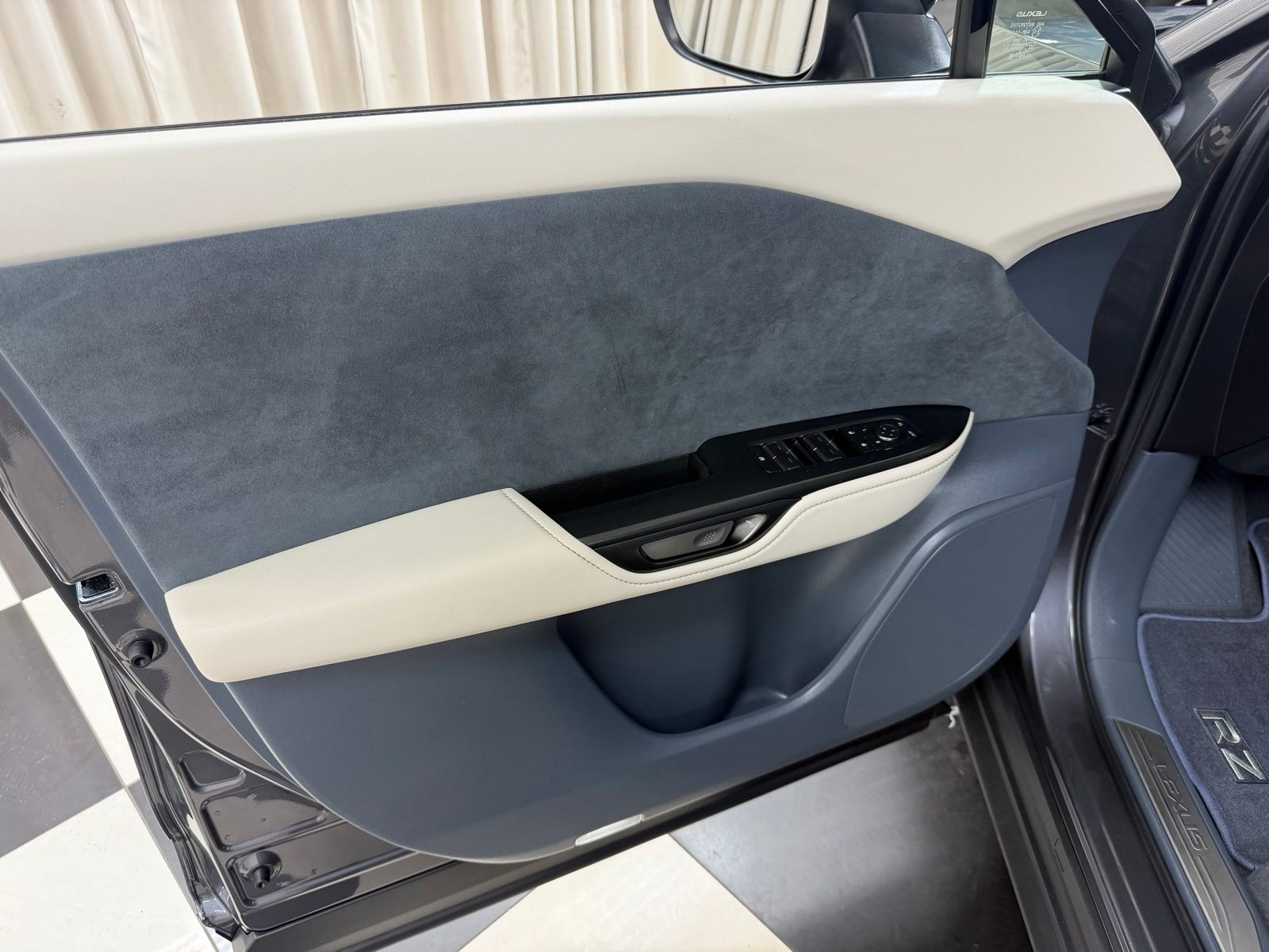 Used 2023 Gray Lexus 450e Luxury image 10