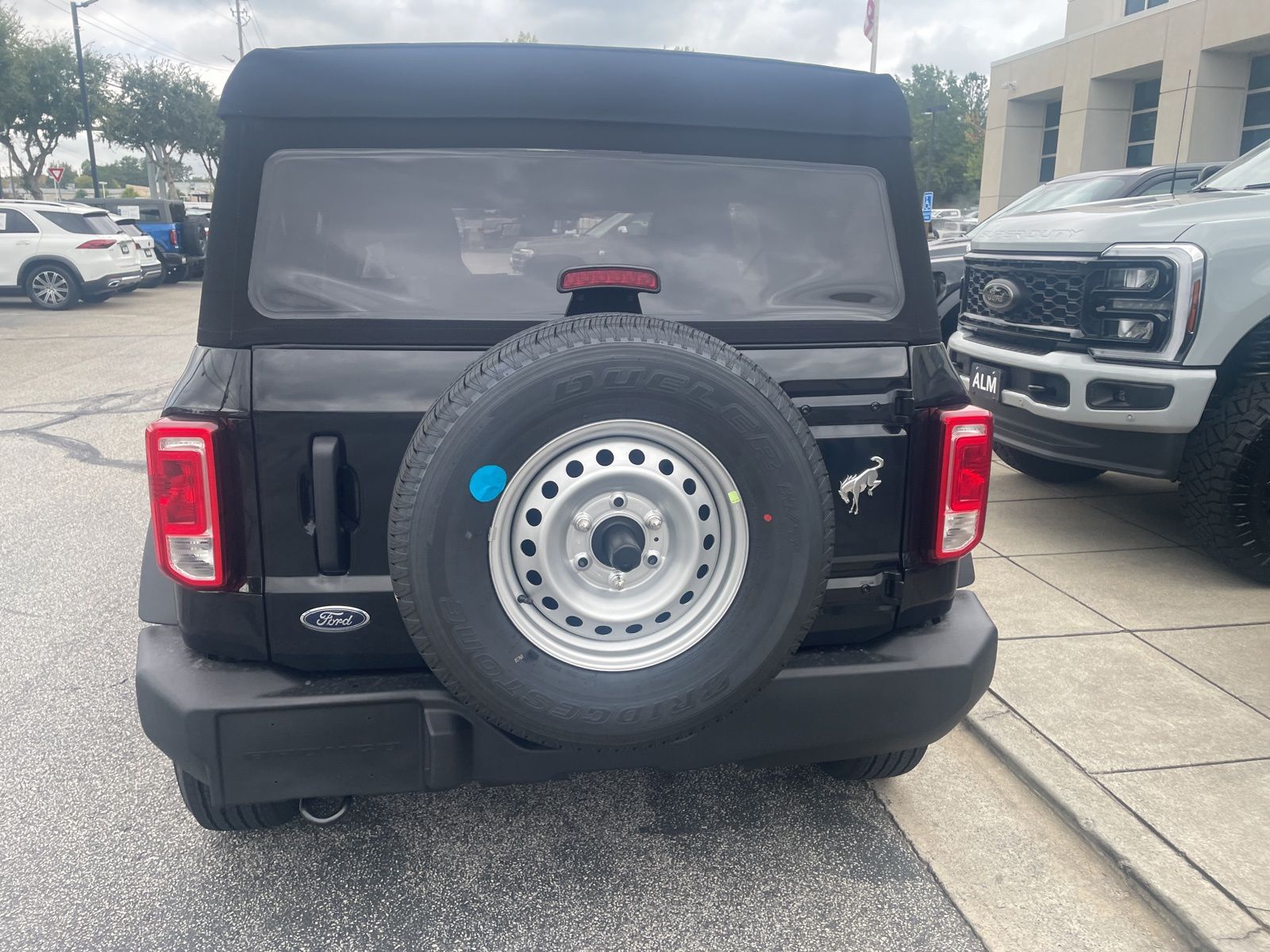2025 Ford Bronco Base photo 4
