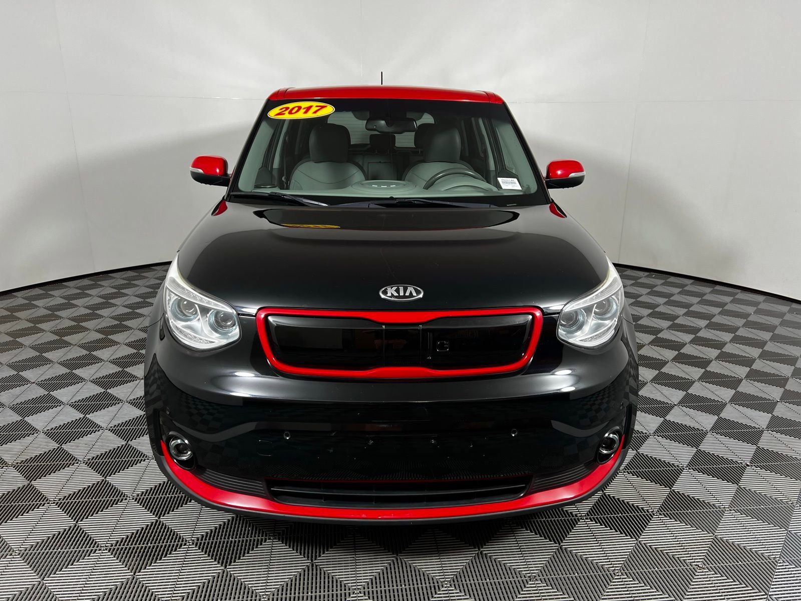 Thumbnail: 2017 Kia Soul EV - 2