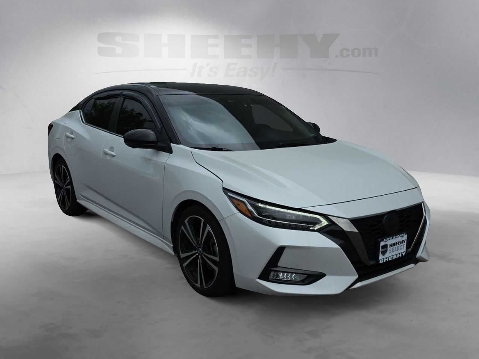Used 2022 White Nissan SR image 2