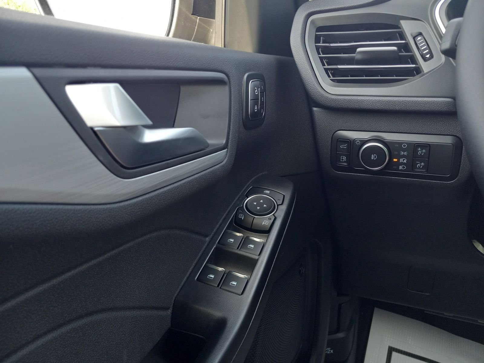 2026 Ford Escape Plug-In Hybrid image 27