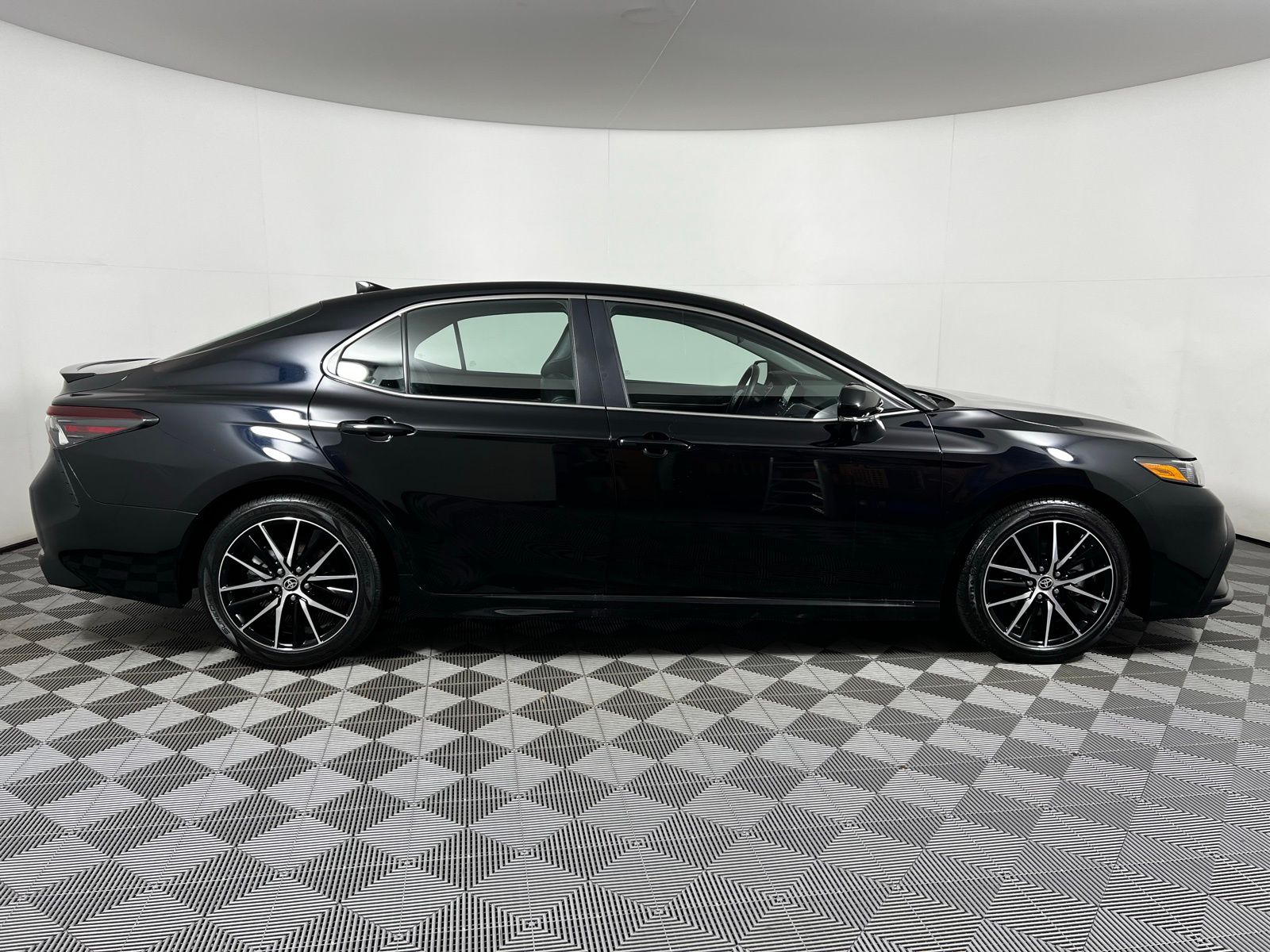 2024 Toyota Camry SE 4