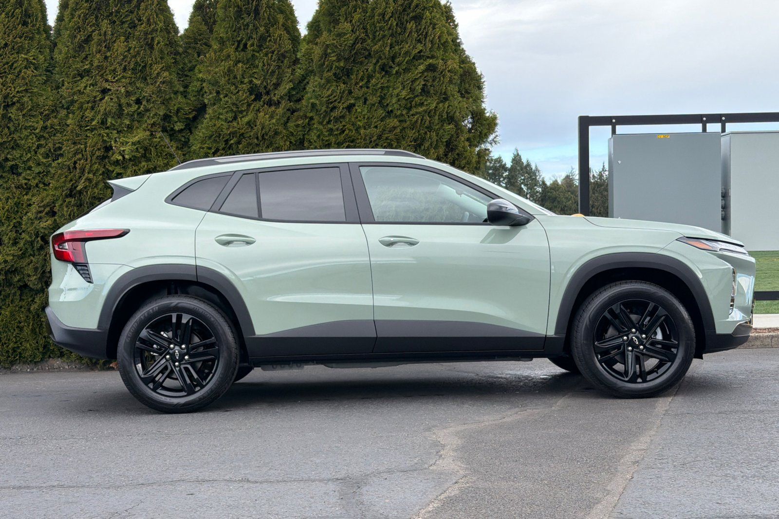 View vehicle photo 4