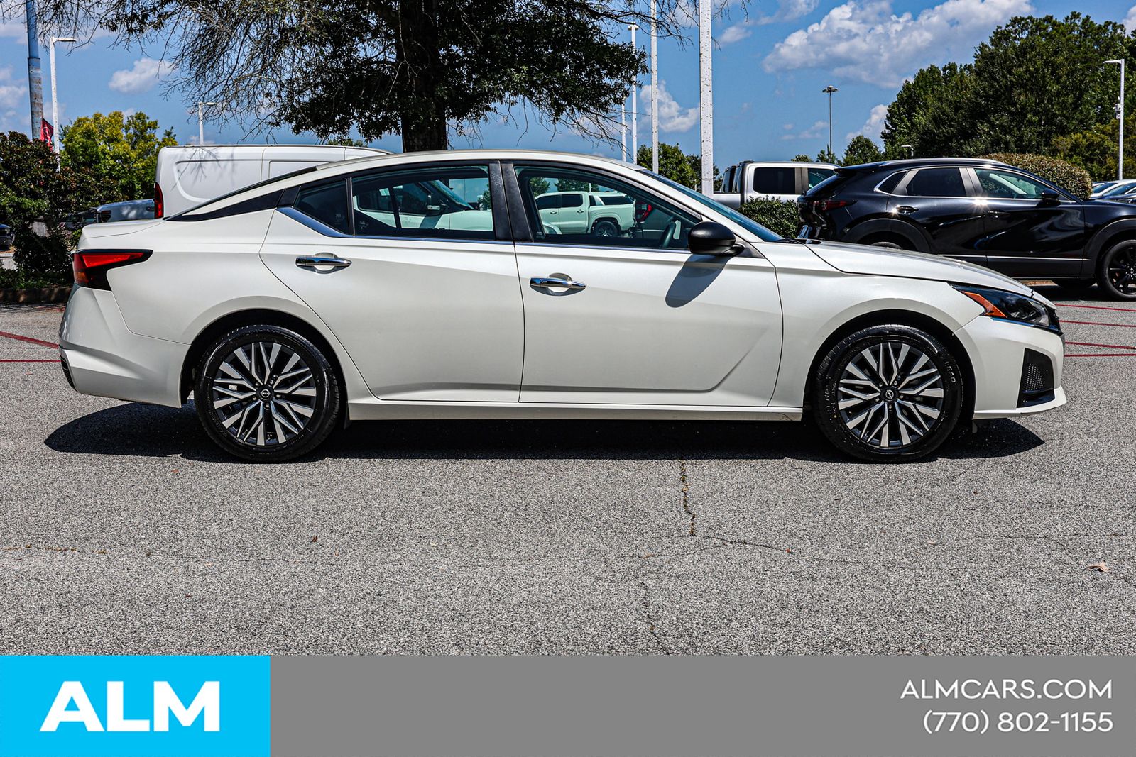 Used 2024 White Nissan 2.5 SV image 10