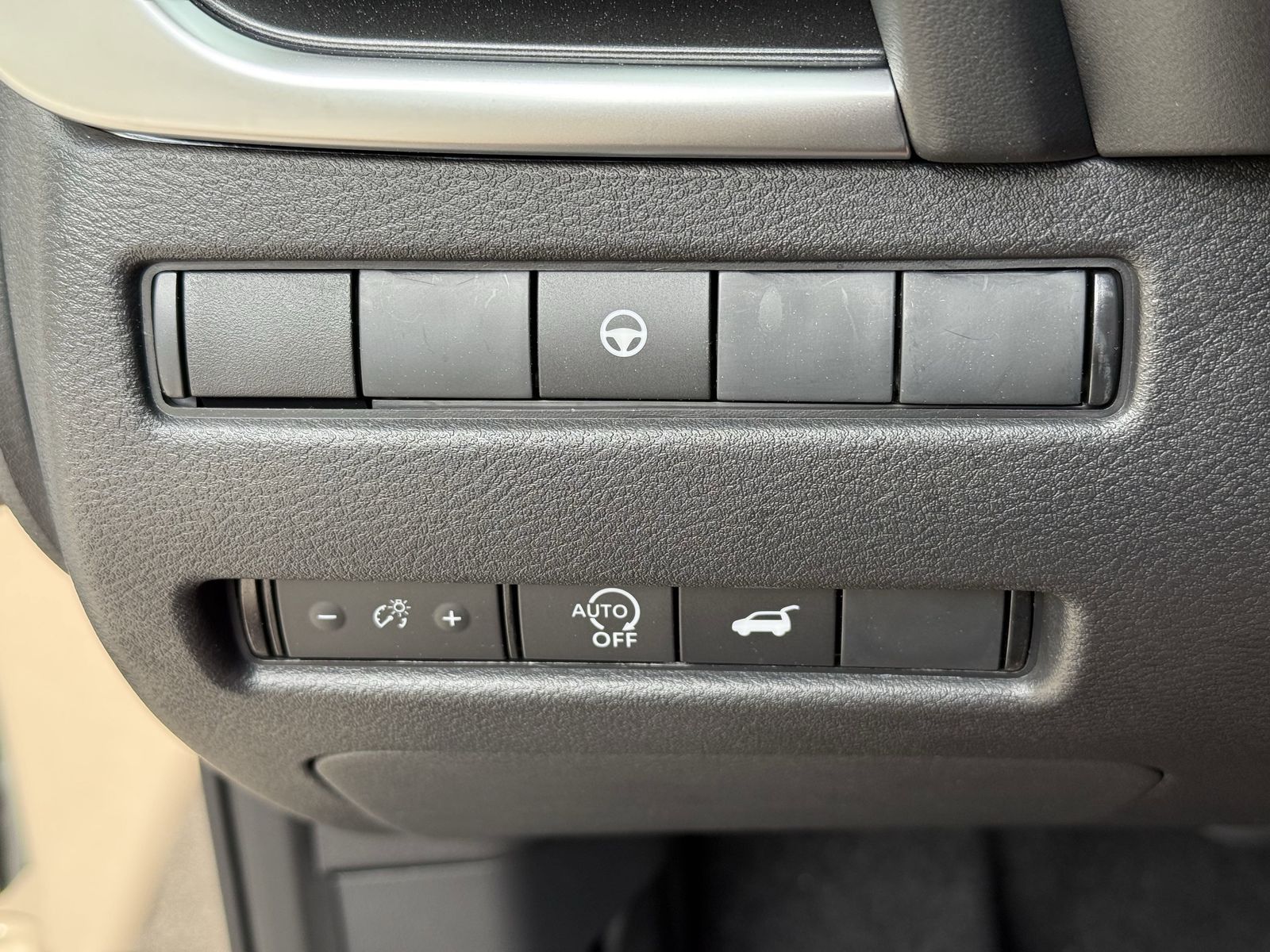 2025 Nissan Rogue SV photo 15