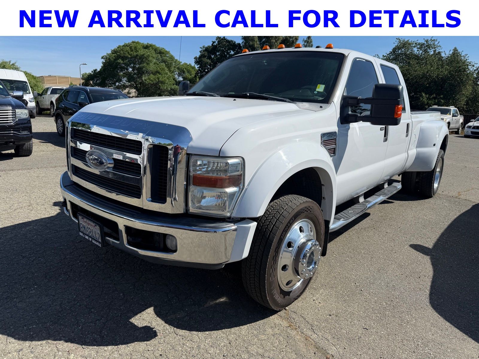 Oxford White Clearcoat 2008 Ford F-450 Super Duty Lariat Crew Cab LB DRW 4WD Pickup Truck Four-Wheel Drive 5-Speed Automatic Overdrive