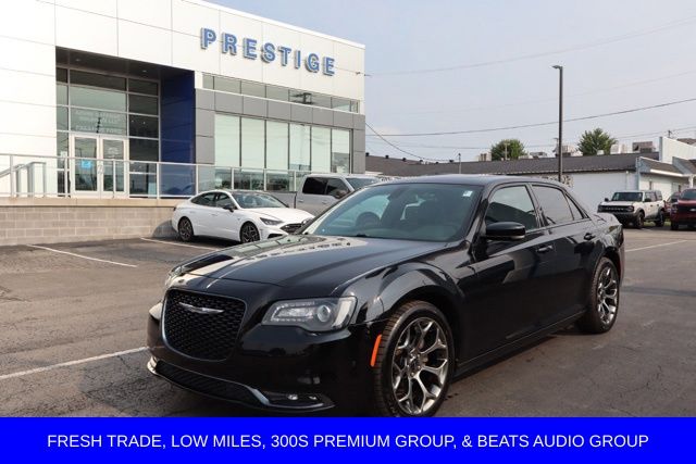Gloss Black 2018 Chrysler 300 Sedan Rear-Wheel Drive 8-Speed Automatic