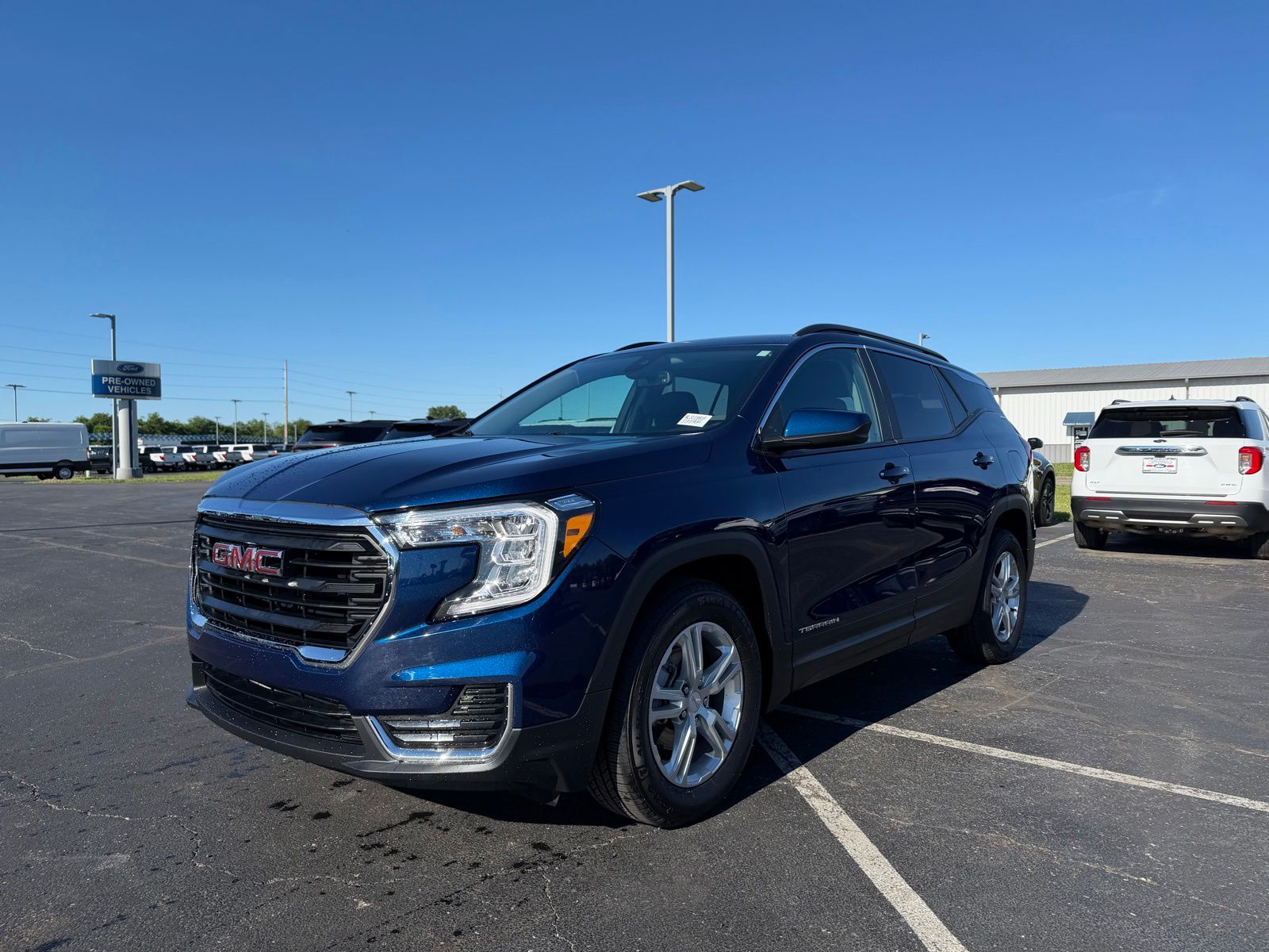 2022 GMC Terrain image 2