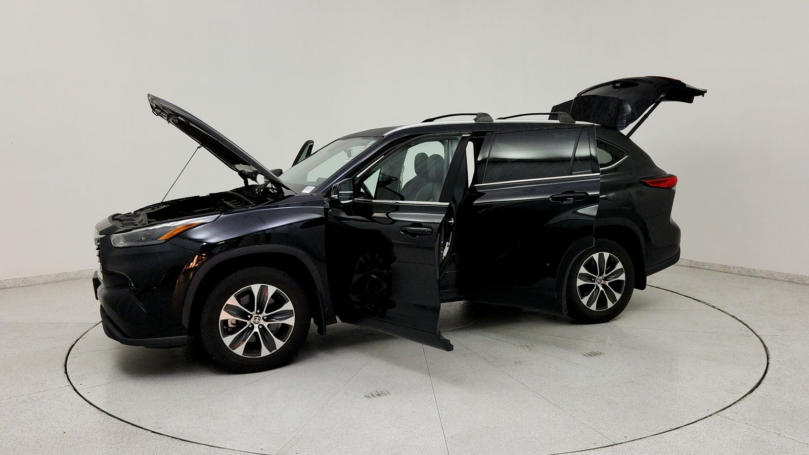 Used 2022 Black Toyota XLE image 12
