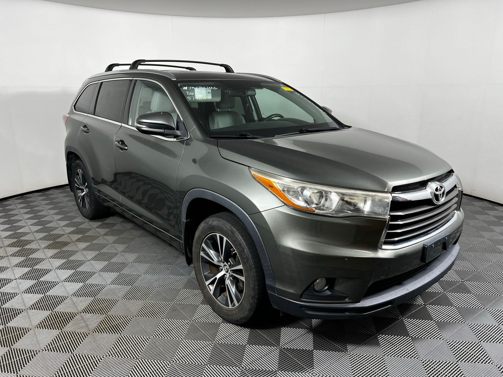 2016 Toyota Highlander XLE 3