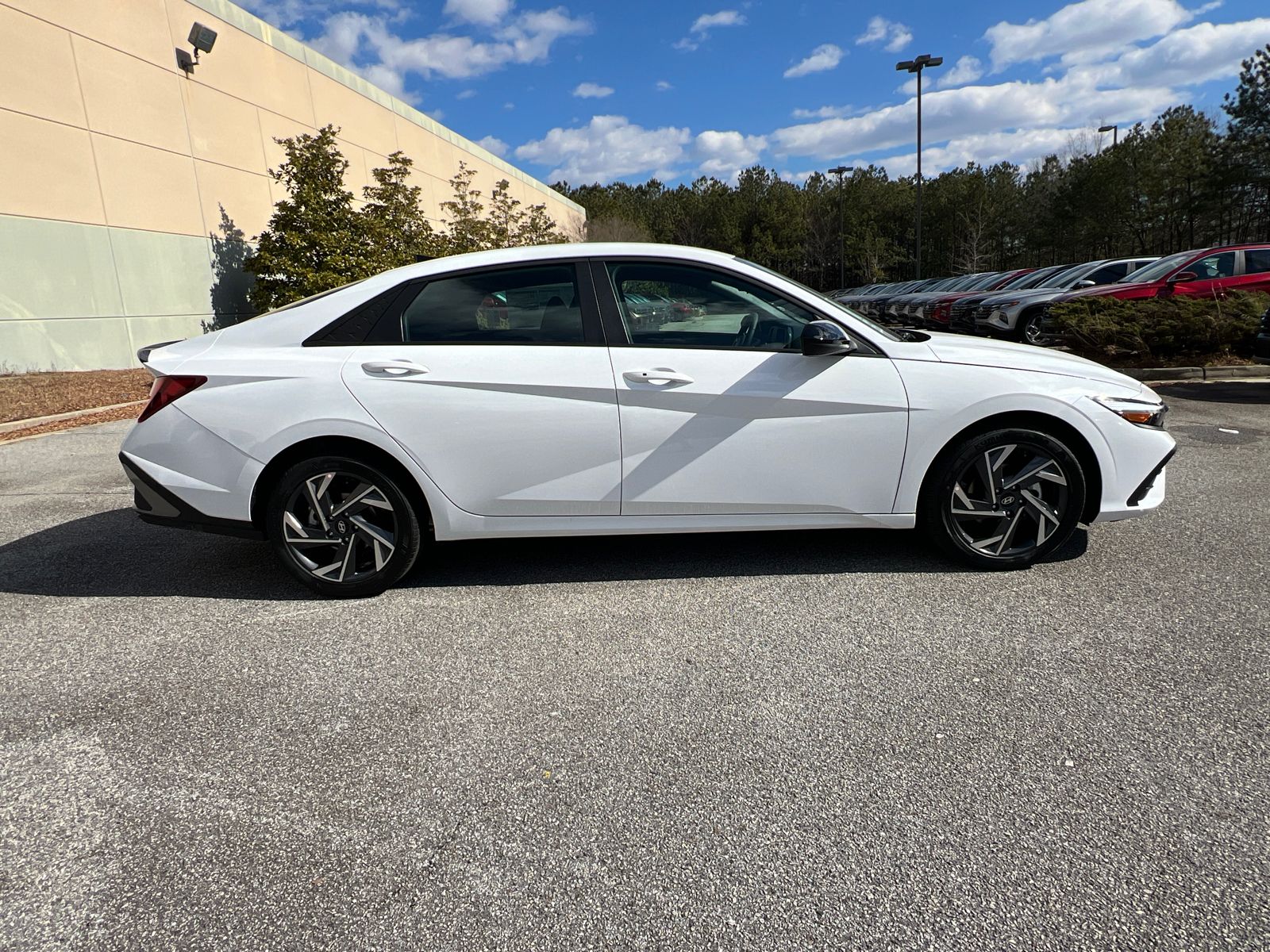 2025 Hyundai Elantra SEL Sport photo 4