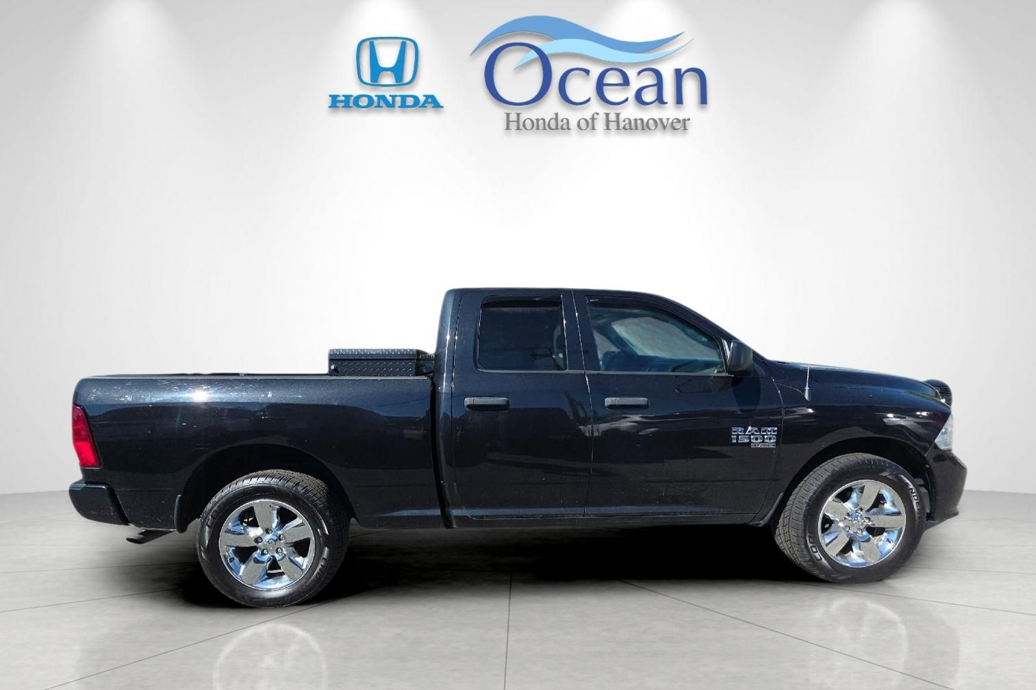 Used 2019 Brilliant Black Crystal Pearlcoat Ram Express image 2