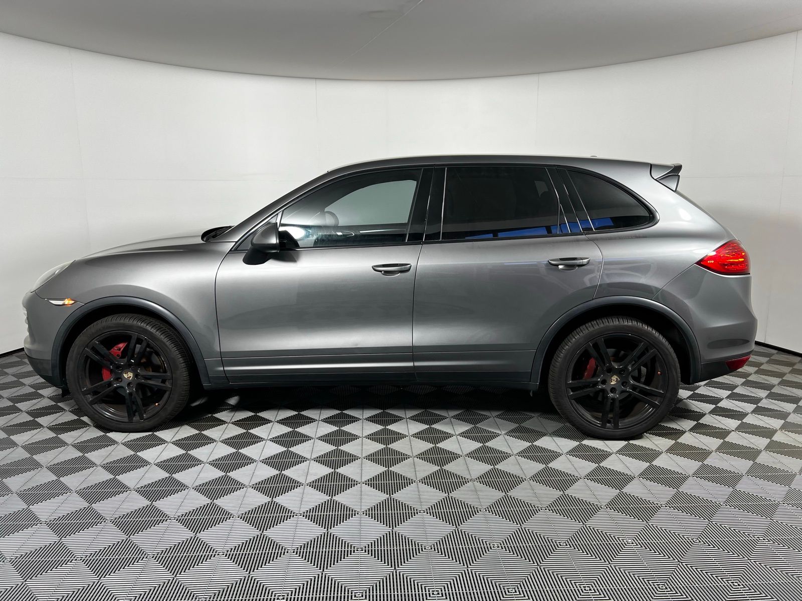 Thumbnail: 2012 Porsche Cayenne - 8