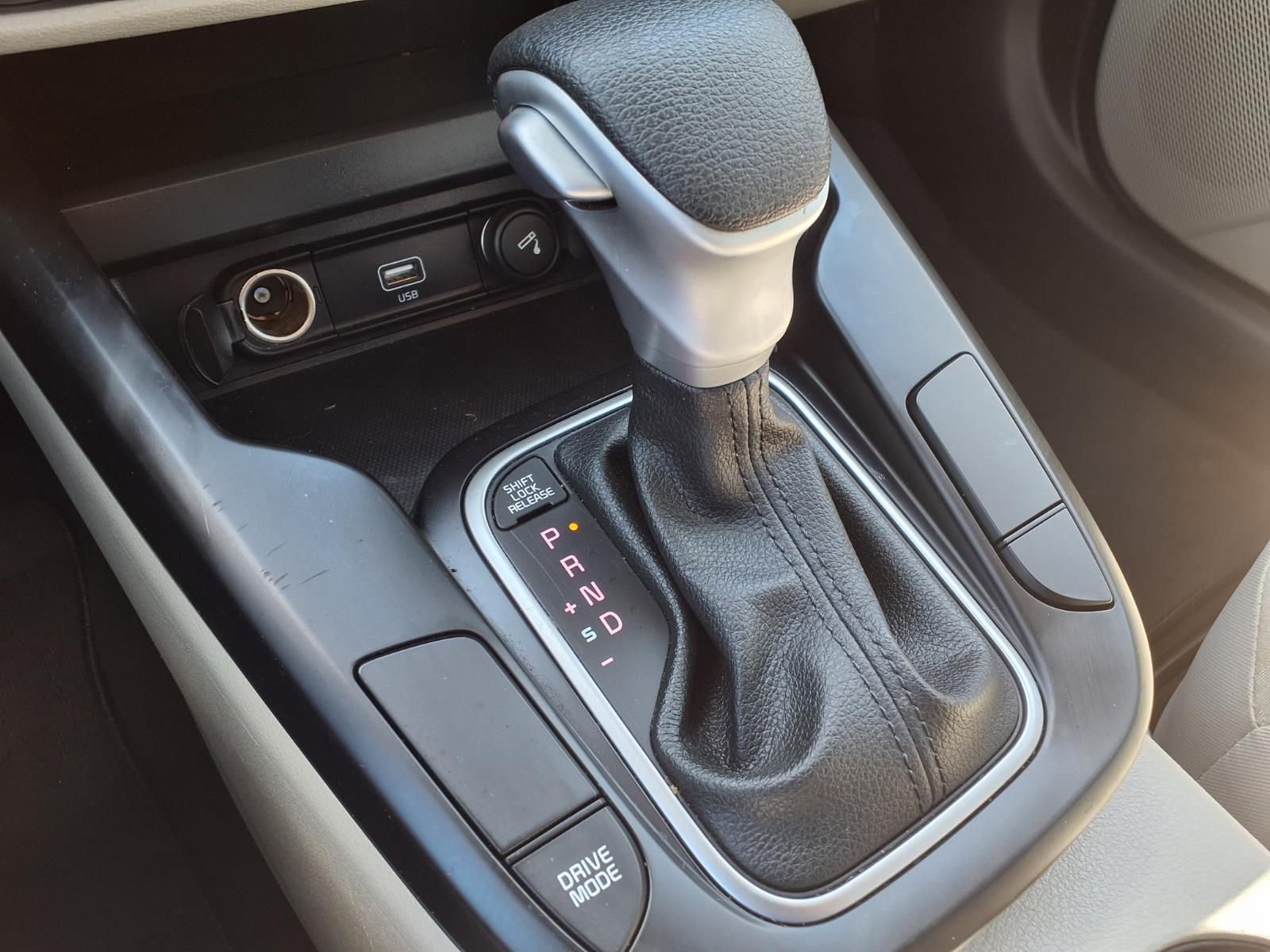 2022 Kia Soul LX White at Gullo Toyota