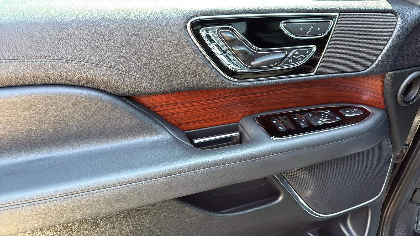 Used Car 2024 Lincoln Navigator  Reserve For Sale Under $70,000 In Austin, Texas