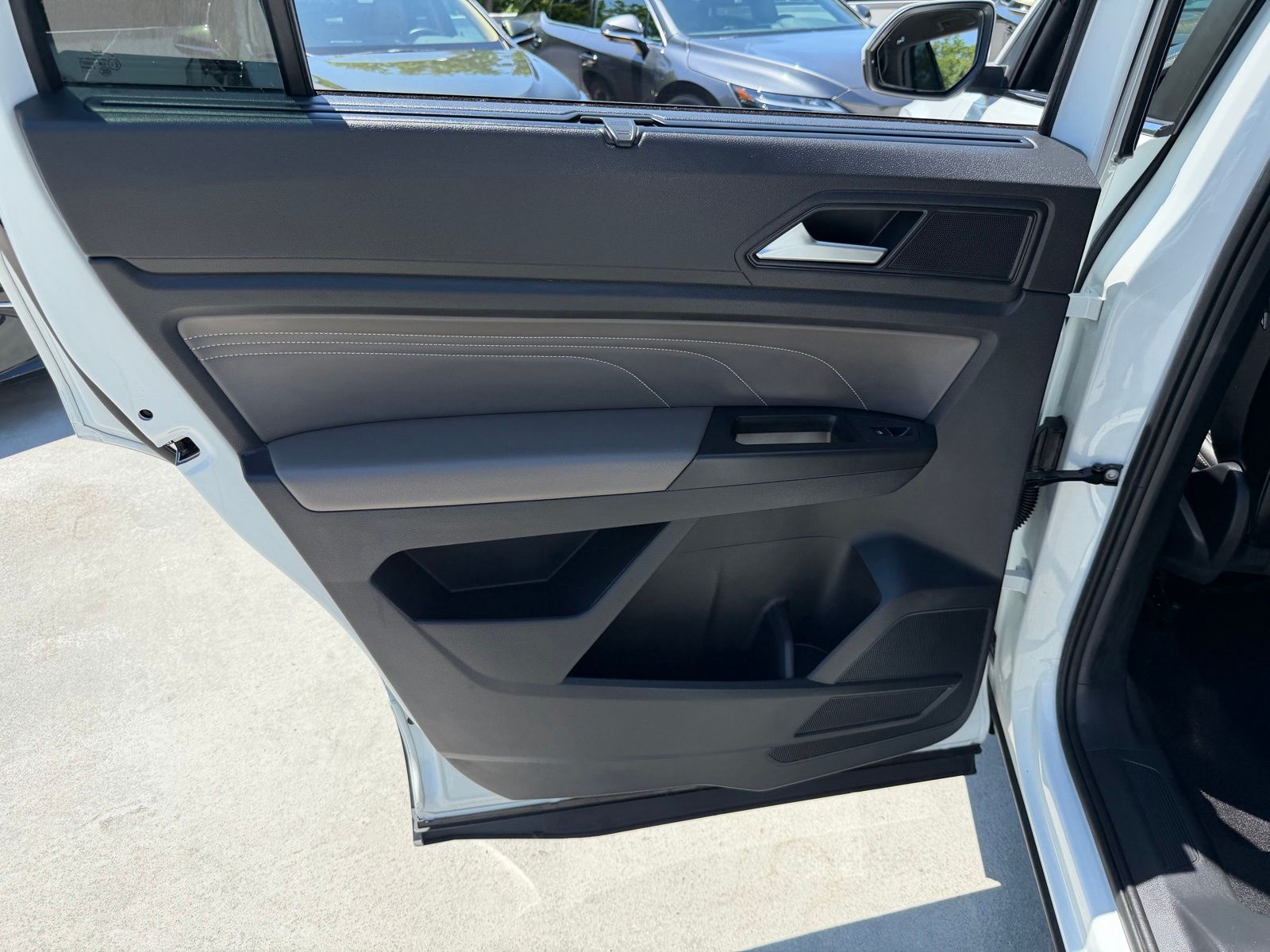 Used 2022  Volkswagen SEL image 25