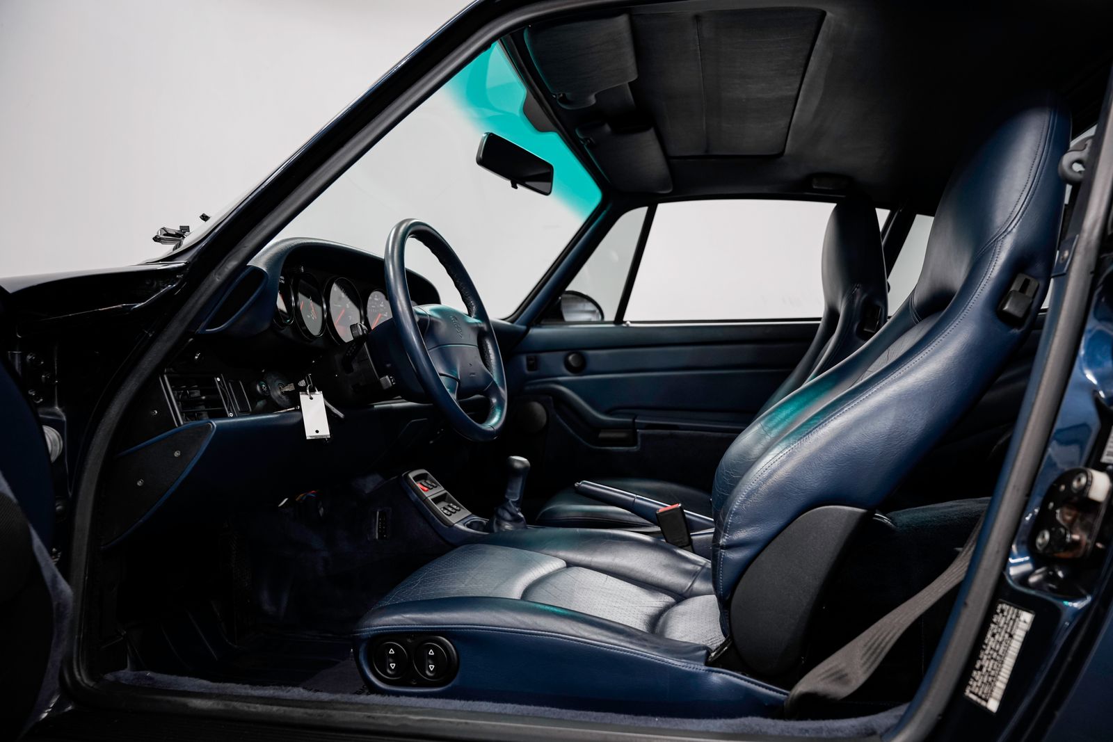 1996 Porsche 911 Carrera 4S — photo 19