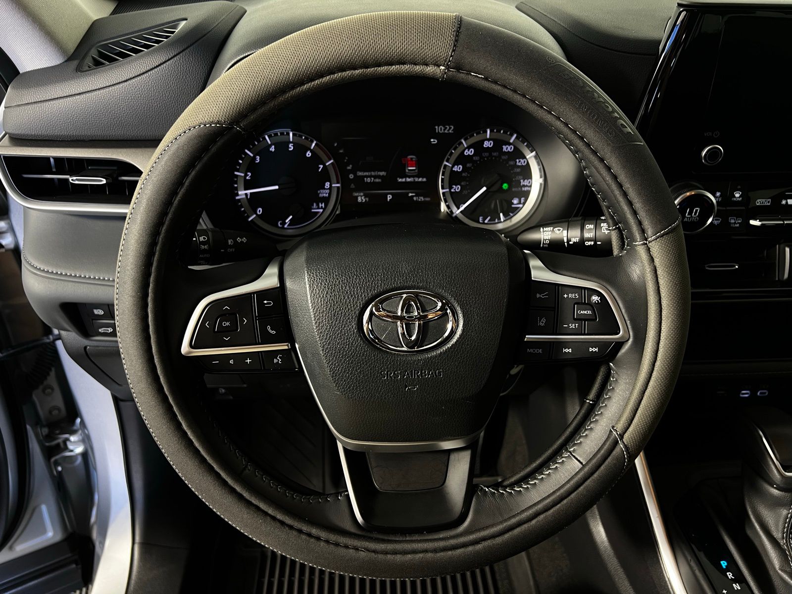 Thumbnail: 2023 Toyota Highlander - 9