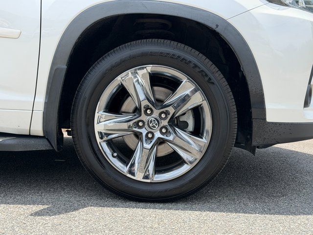 Used 2019 Blizzard Pearl Toyota Limited Platinum image 29