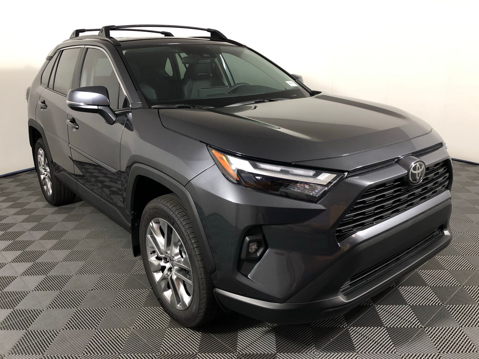 2025 Toyota RAV4 XLE Premium 3