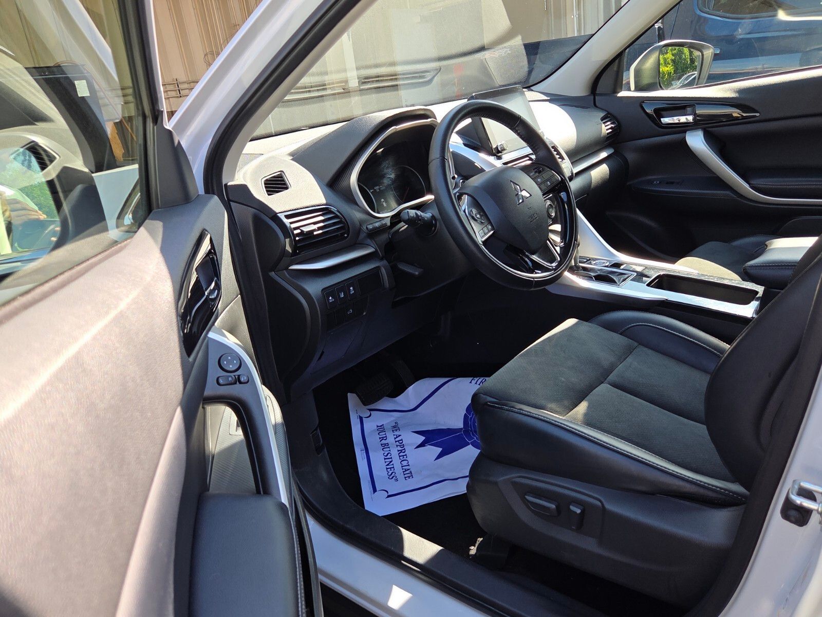 Used 2024 White Diamond Mitsubishi SE image 5