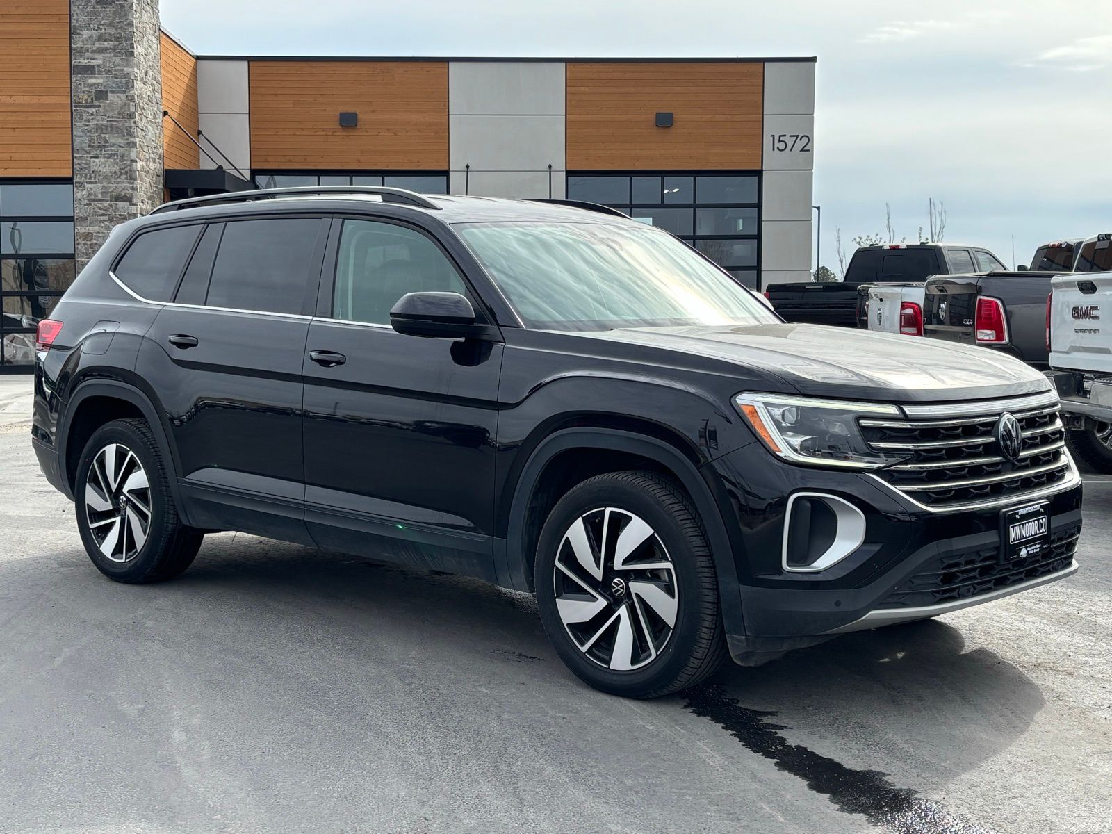 Black 2024 Volkswagen Atlas SE 4Motion AWD with Technology SUV / Crossover All-Wheel Drive 8-Speed Automatic