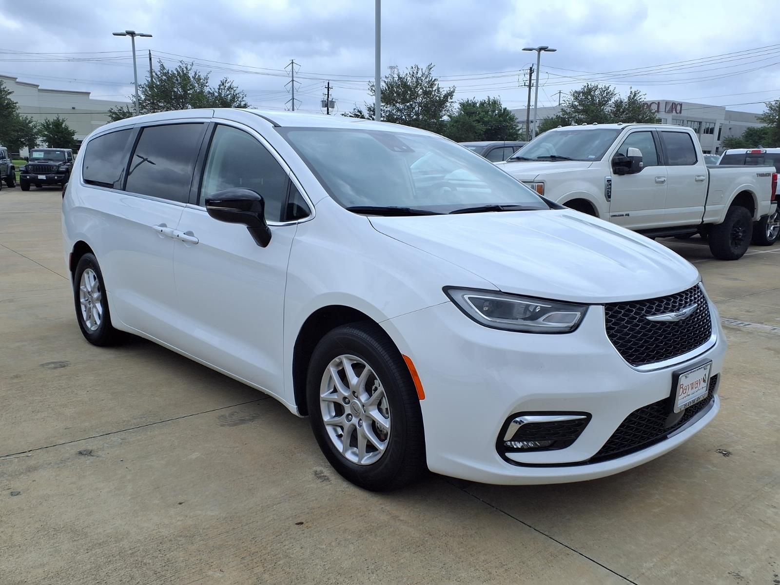 2024 Chrysler Pacifica Touring L - 2