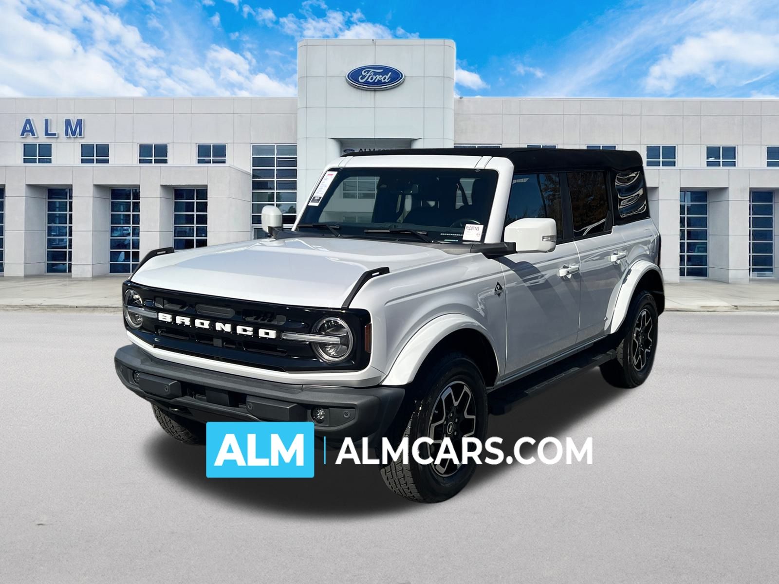2023 Ford Bronco 4-Door Outer Banks's photo