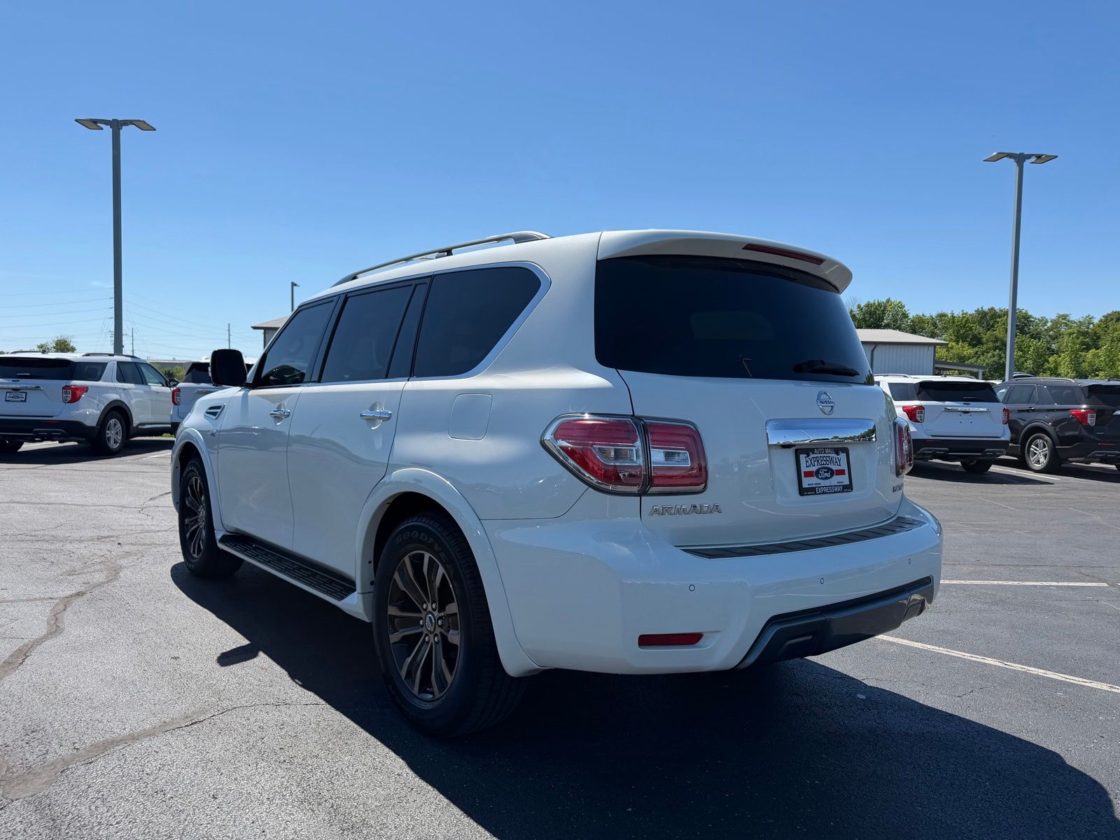 2020 Nissan Armada image 8