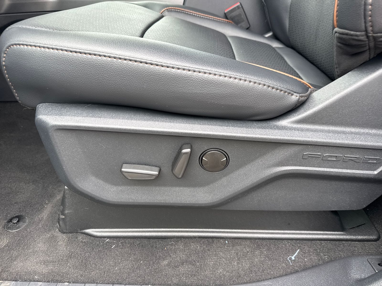 New 2026 Agate Black Metallic Ford F-250® Lariat® image 11