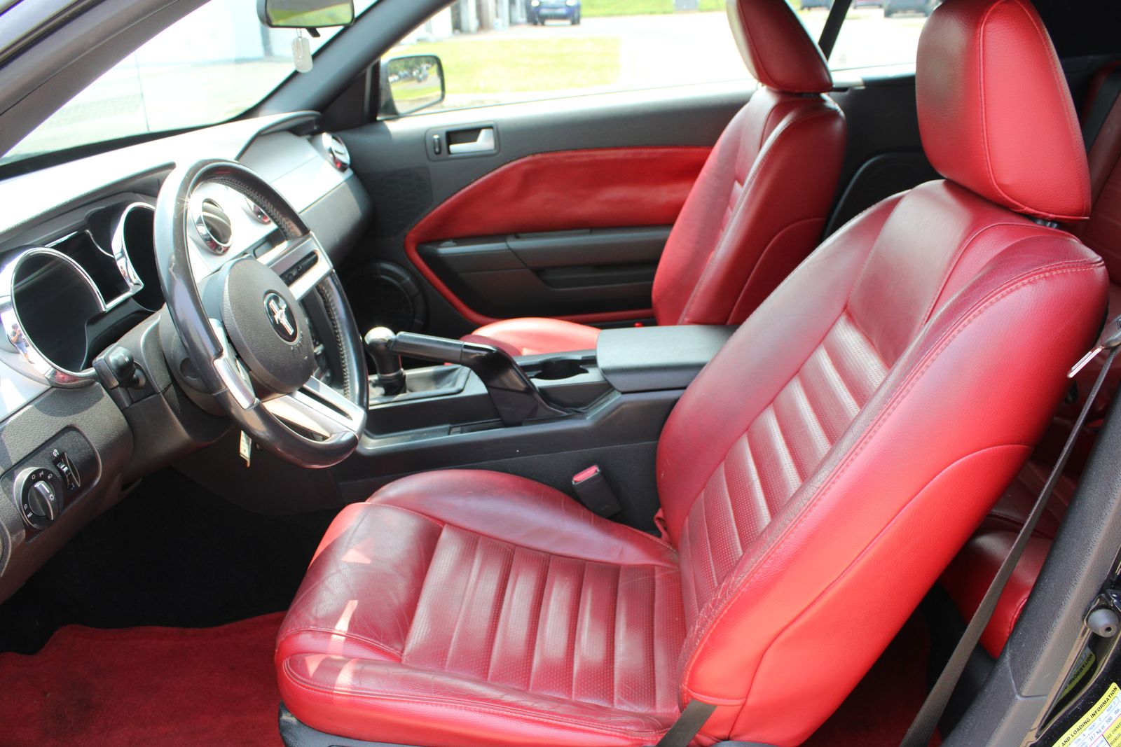 Used 2006 Black Ford GT Deluxe image 10