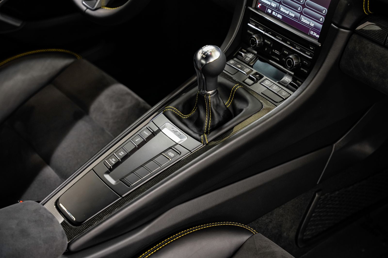 2016 Porsche Cayman GT4 — photo 29
