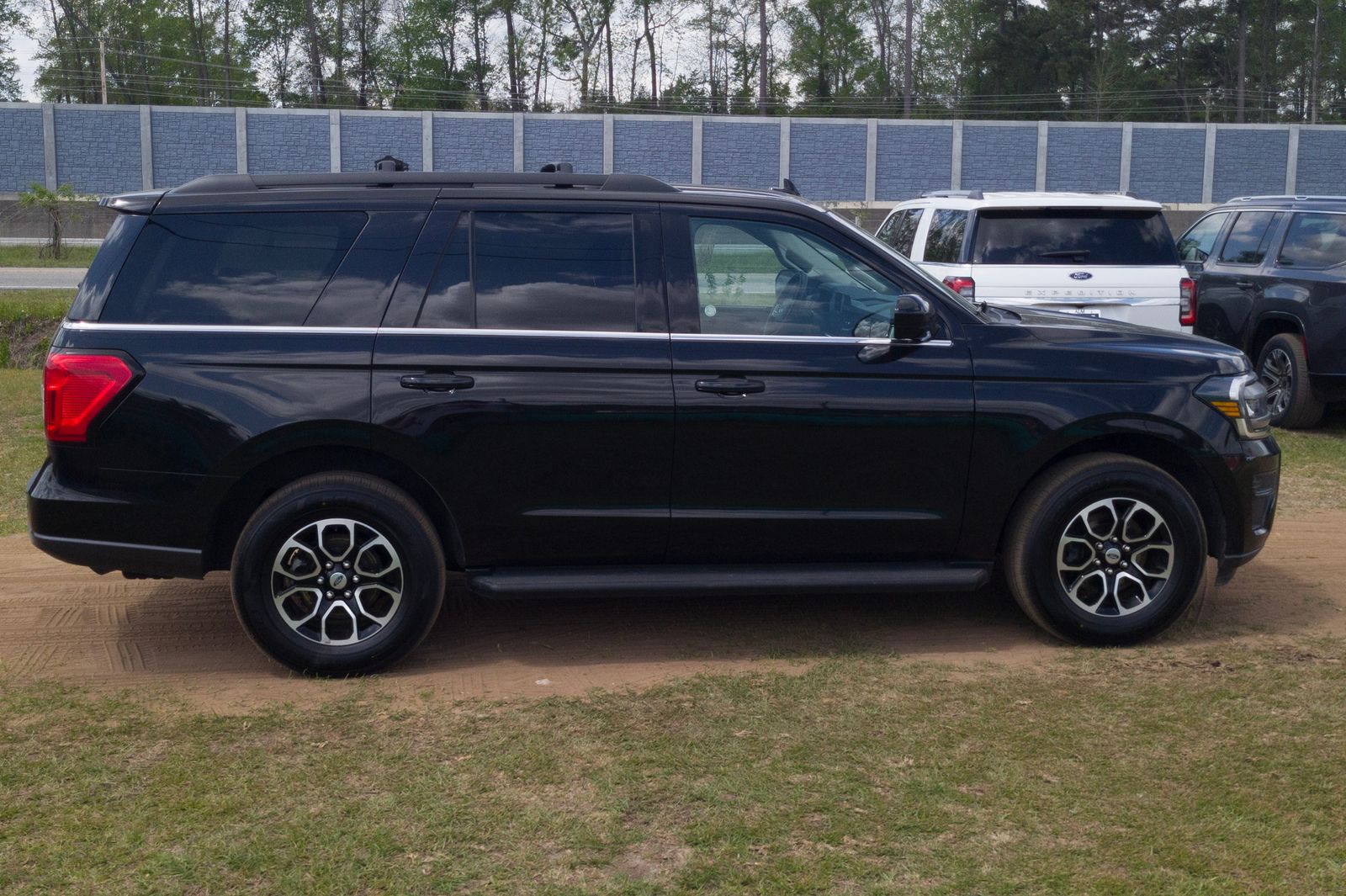 Used 2024 Black Ford XLT image 4