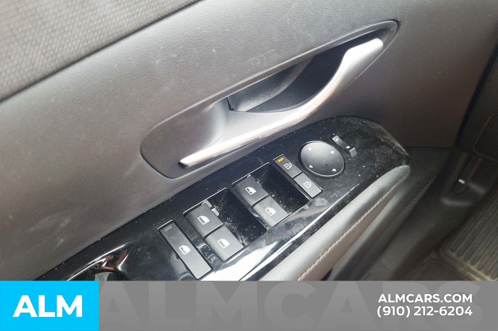Used 2025 White Hyundai SEL image 13