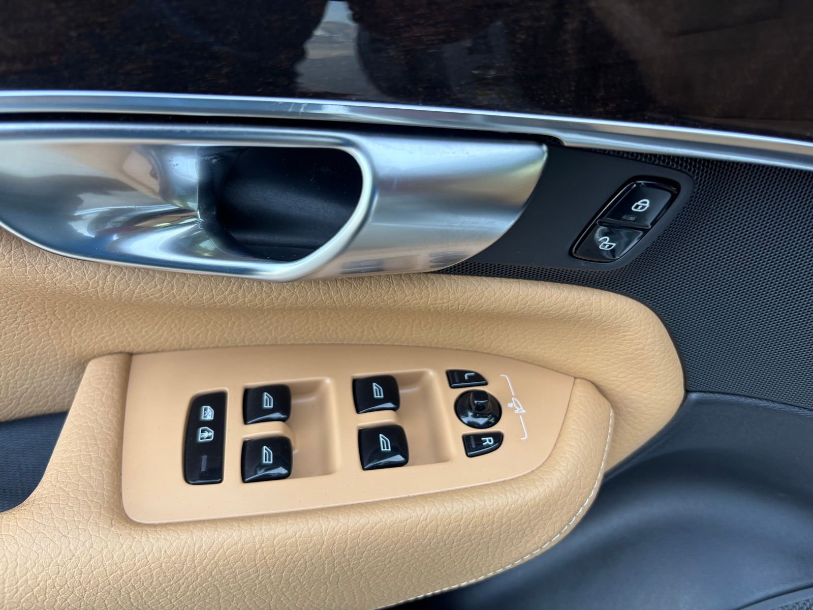 Used Car 2019 Volvo Xc90  T6 Momentum For Sale Under $25,000 In Austin, Texas