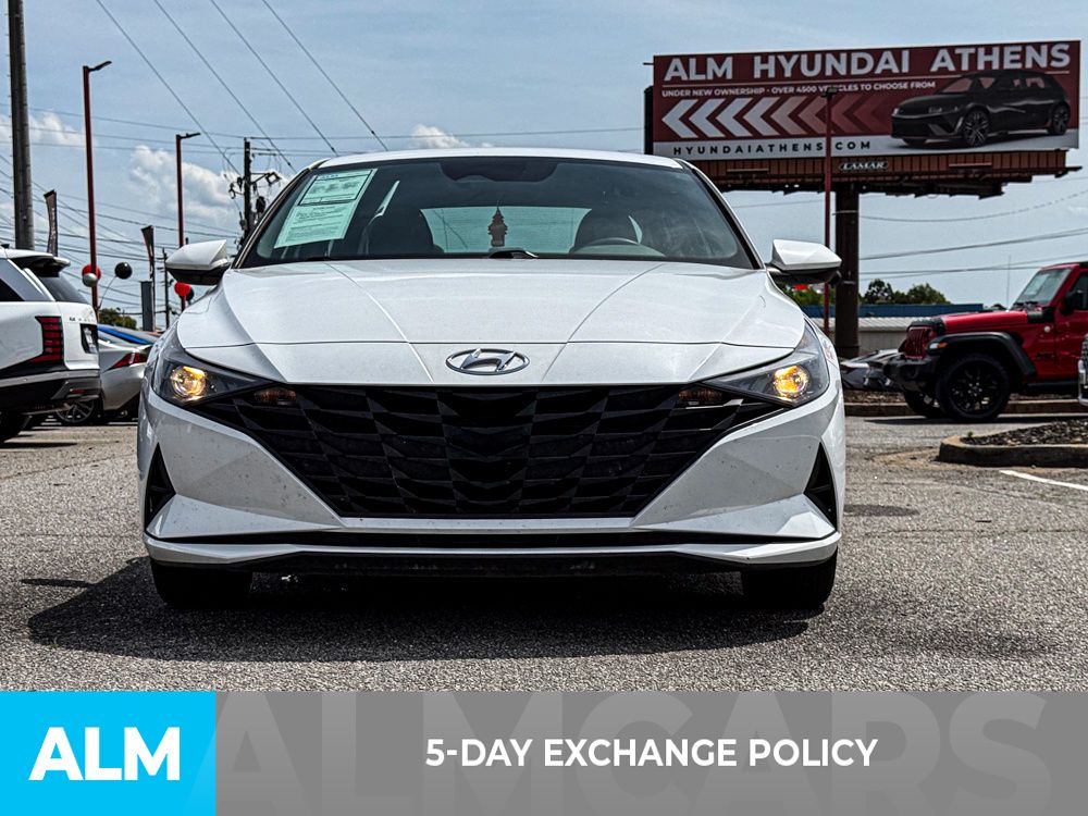 Used 2023 White Hyundai SEL image 4