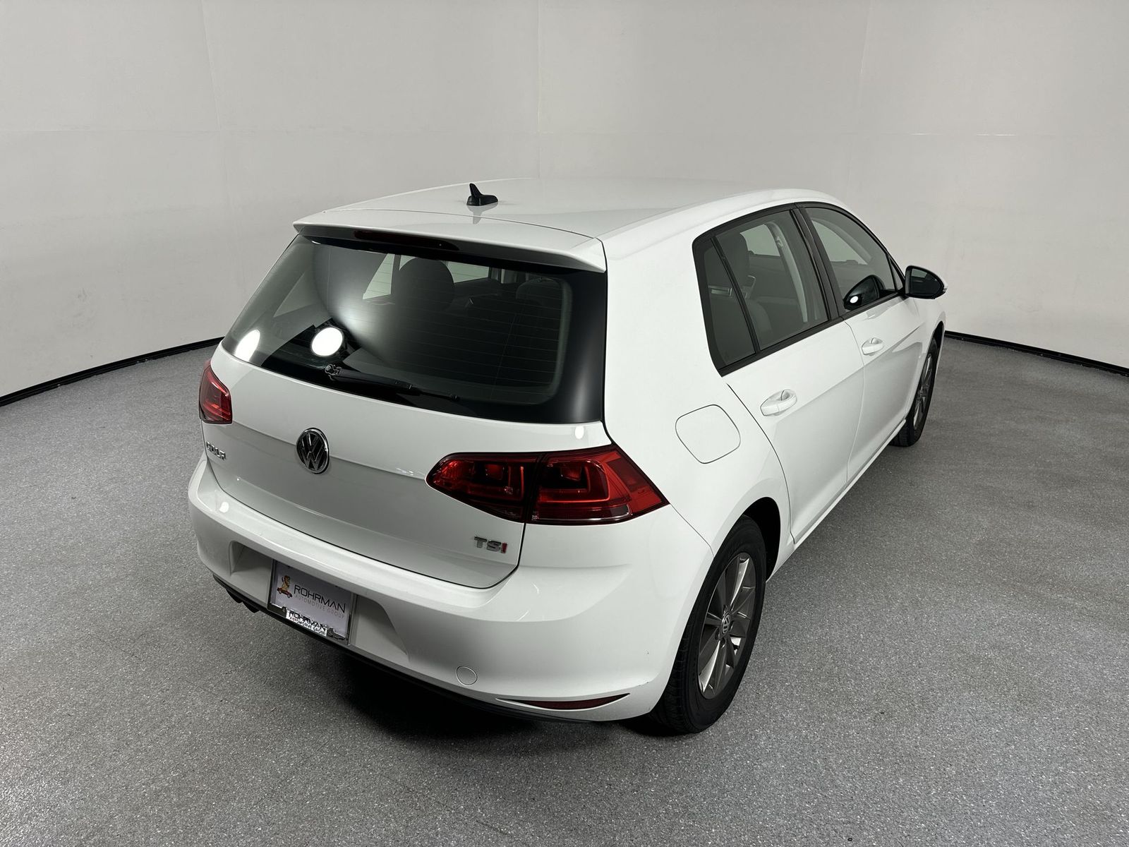 2016 Volkswagen Golf TSI S 4-Door 34