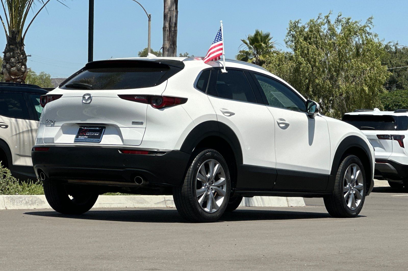 View vehicle photo 4