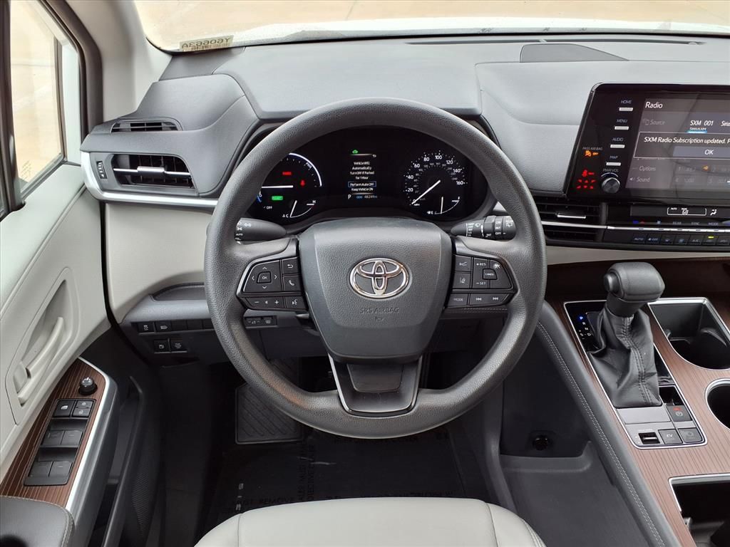 2022 Toyota Sienna LE White at AutoSavvy Houston Southwest