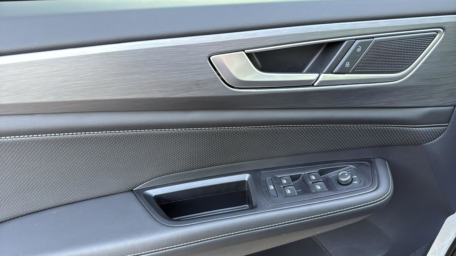 Used Car 2025 Volkswagen Atlas Cross Sport  2.0t Se For Sale Under $35,000 In Austin, Texas