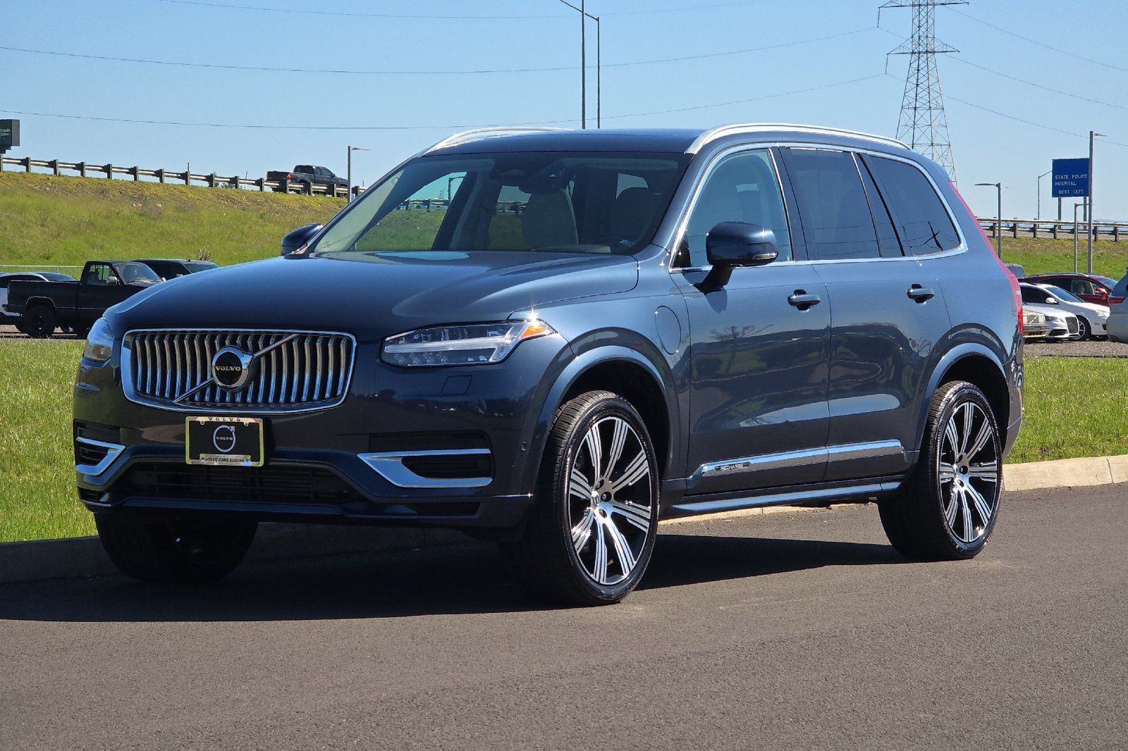 View vehicle photo 7