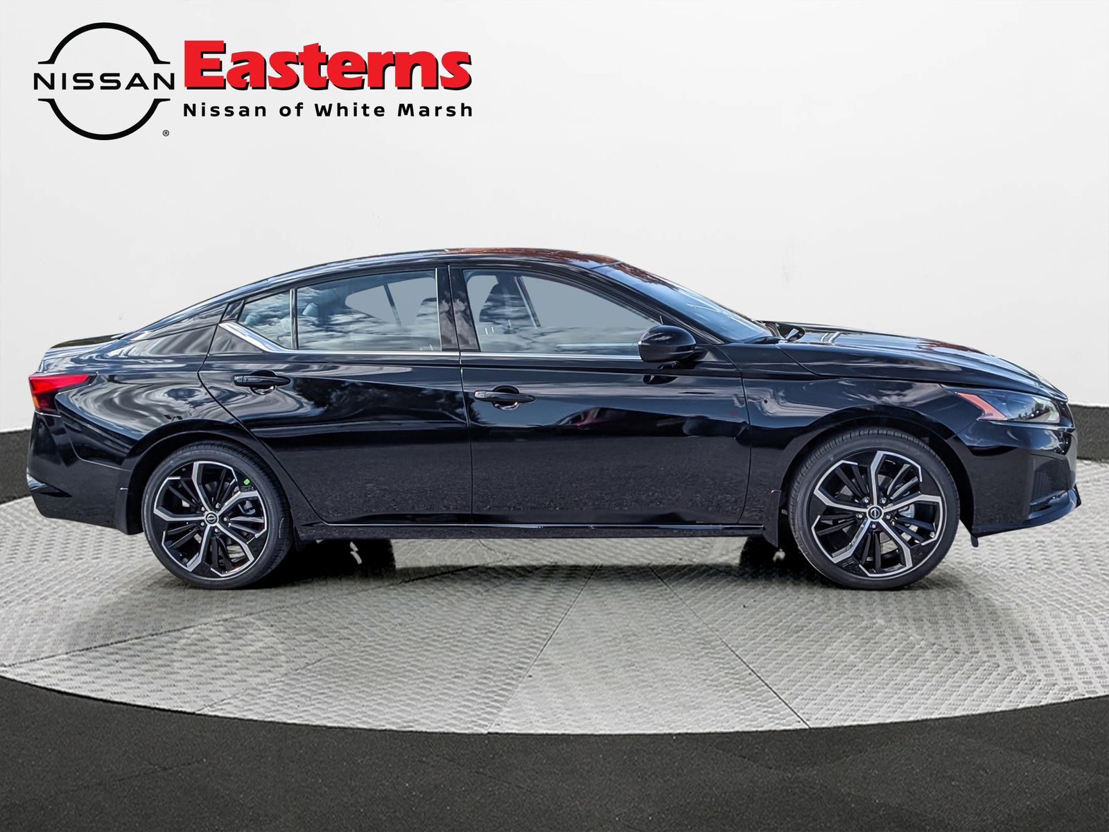 2025 Nissan Altima SR photo 4