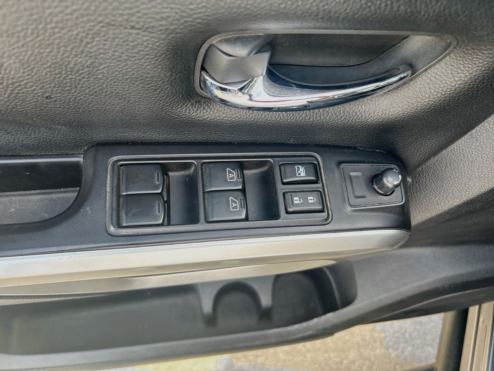 Used 2021 Gray Nissan SV image 18