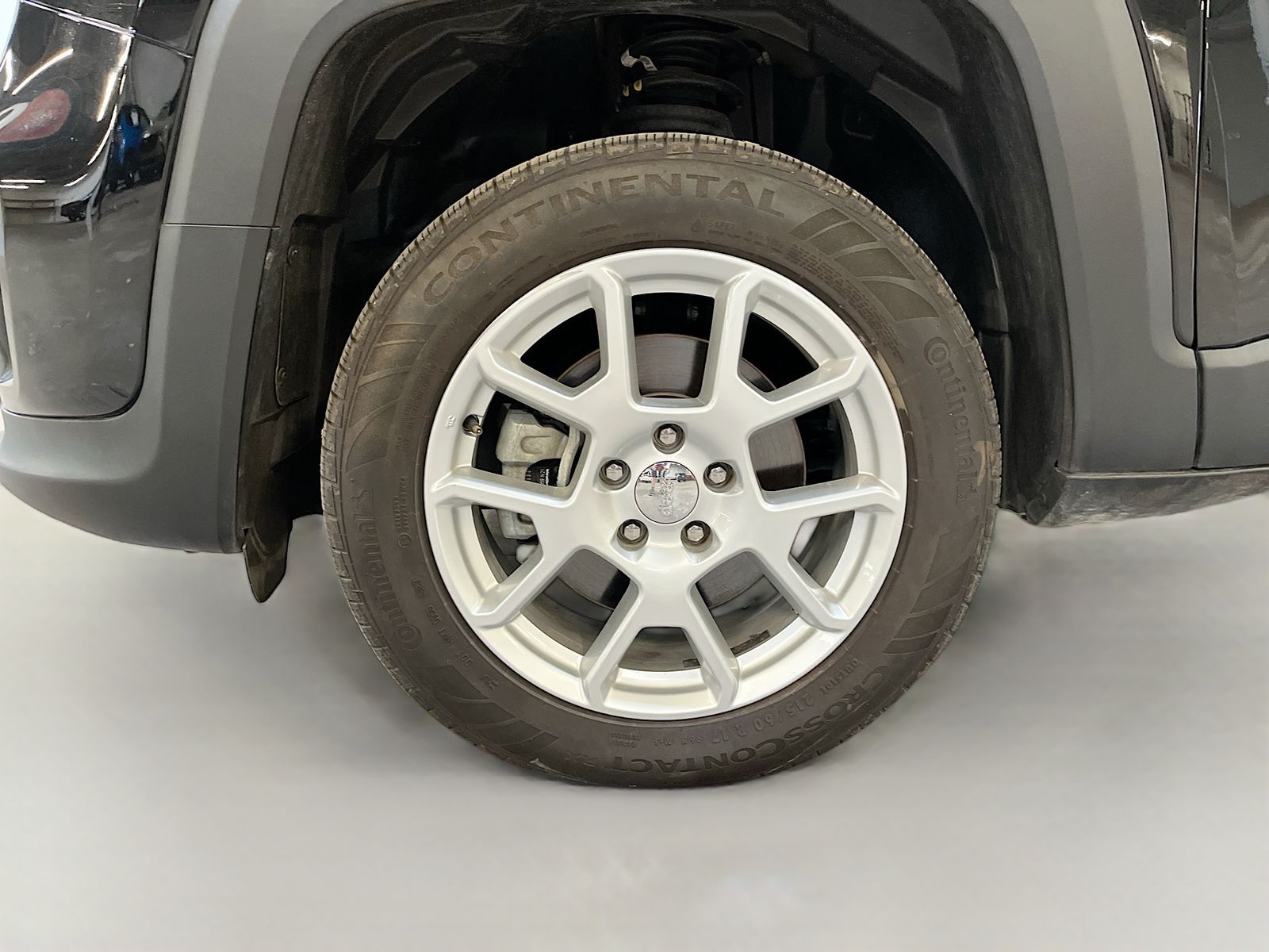 Used 2021 Black Jeep Latitude image 29