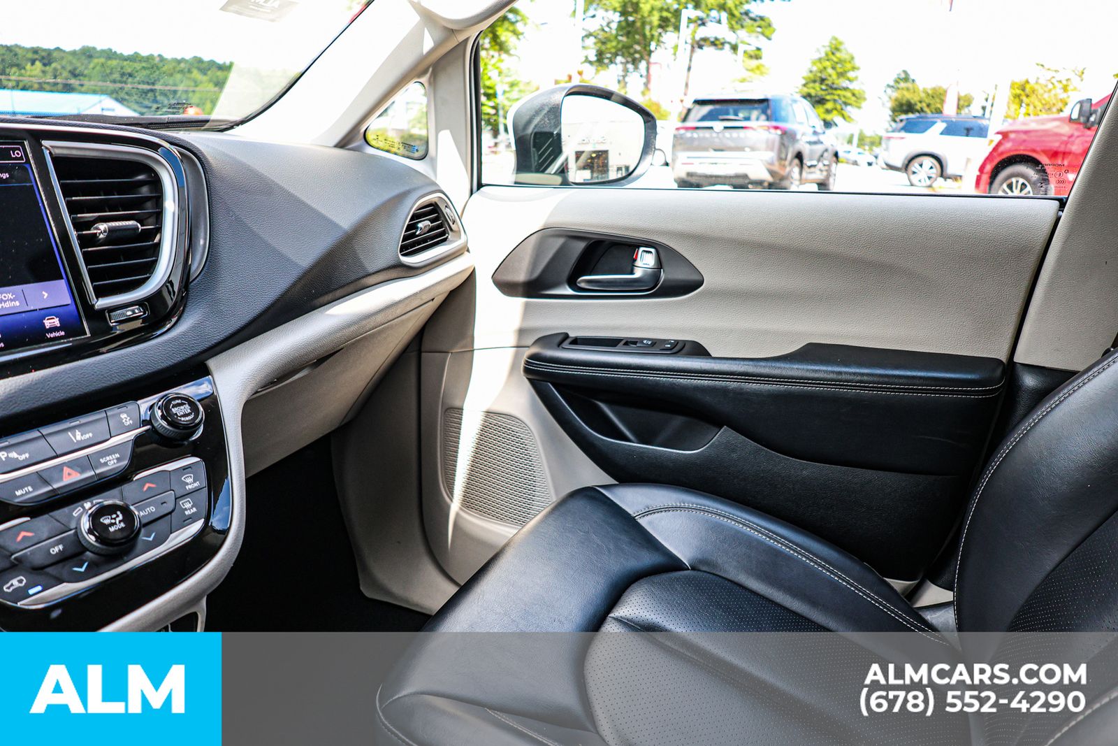 2023 Chrysler Pacifica Touring L photo 37
